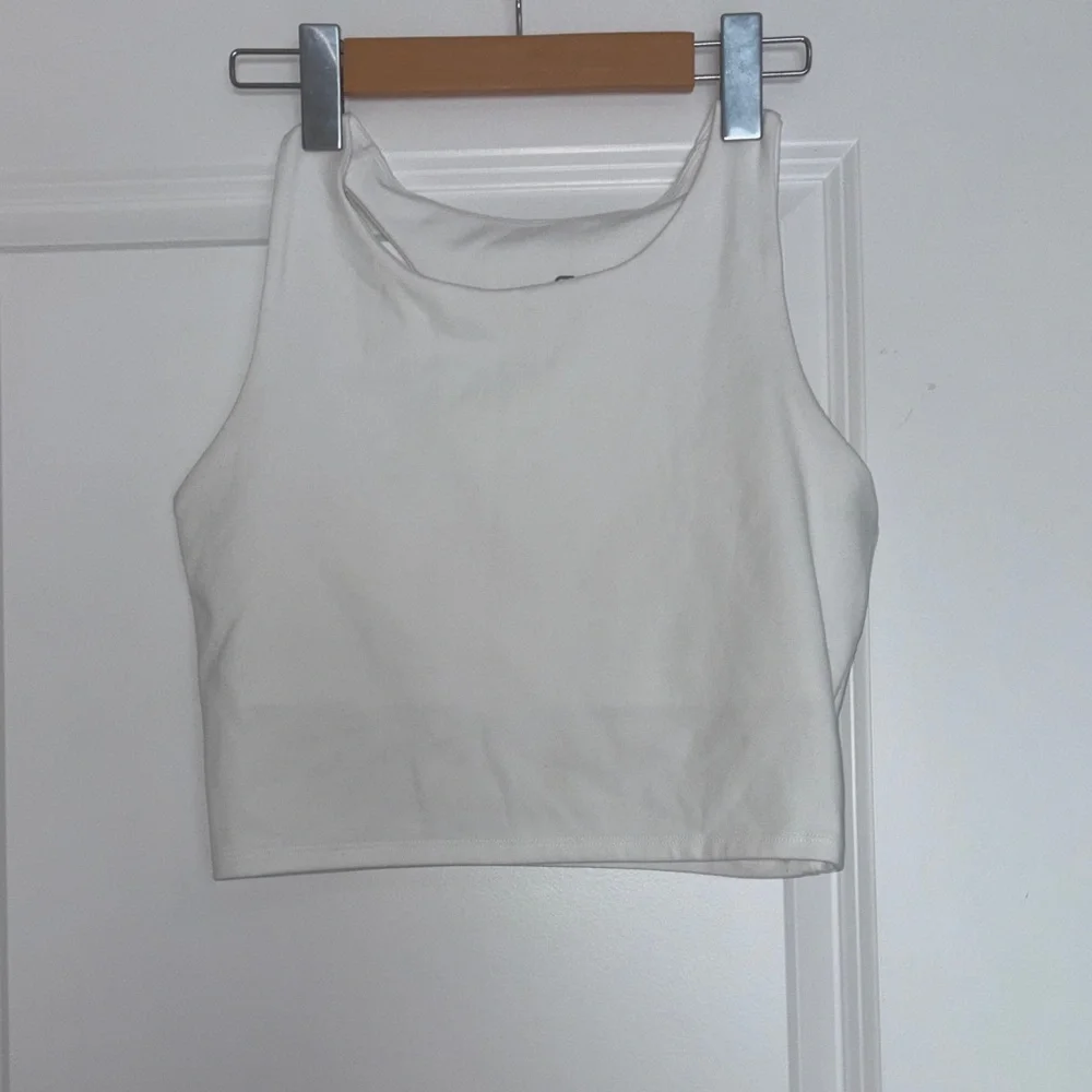 Gap Fit White Sleeveless Women's Athletic Top - Picture 2 of 4